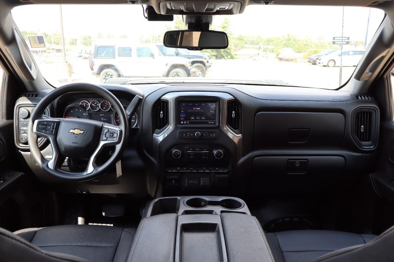 Chevrolet Silverado 3500HD Vehicle Full-screen Gallery Image 13