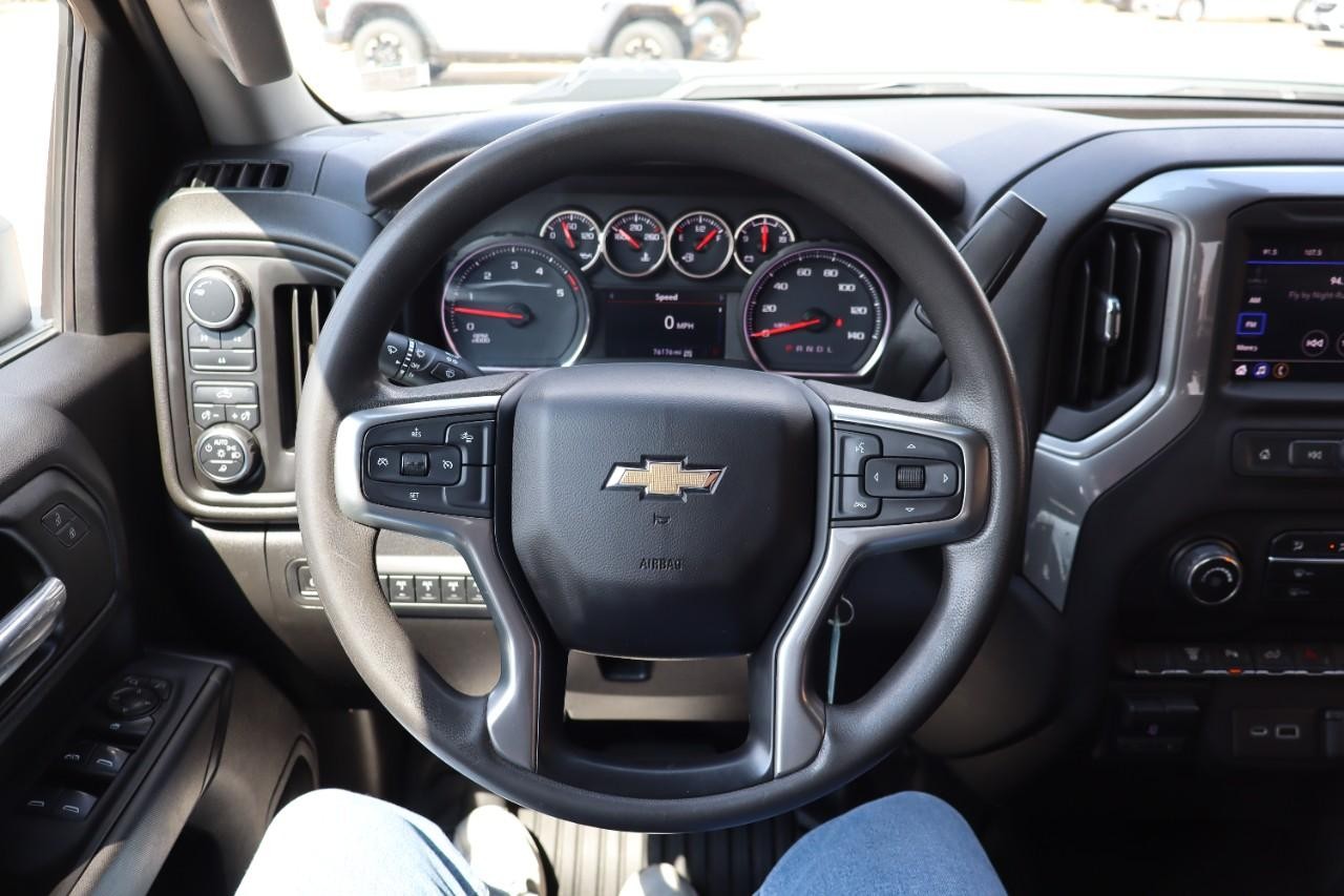 Chevrolet Silverado 3500HD Vehicle Full-screen Gallery Image 14