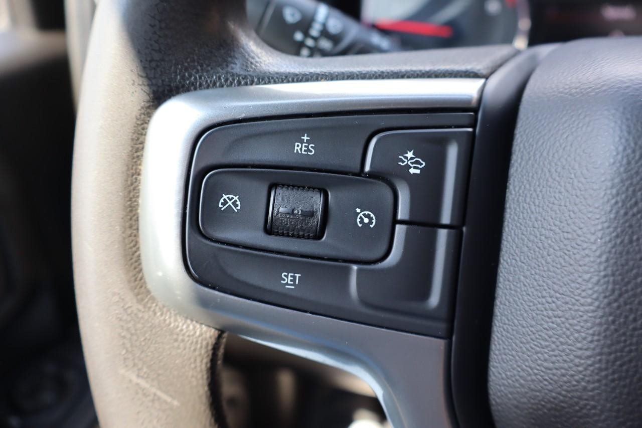 Chevrolet Silverado 3500HD Vehicle Full-screen Gallery Image 15