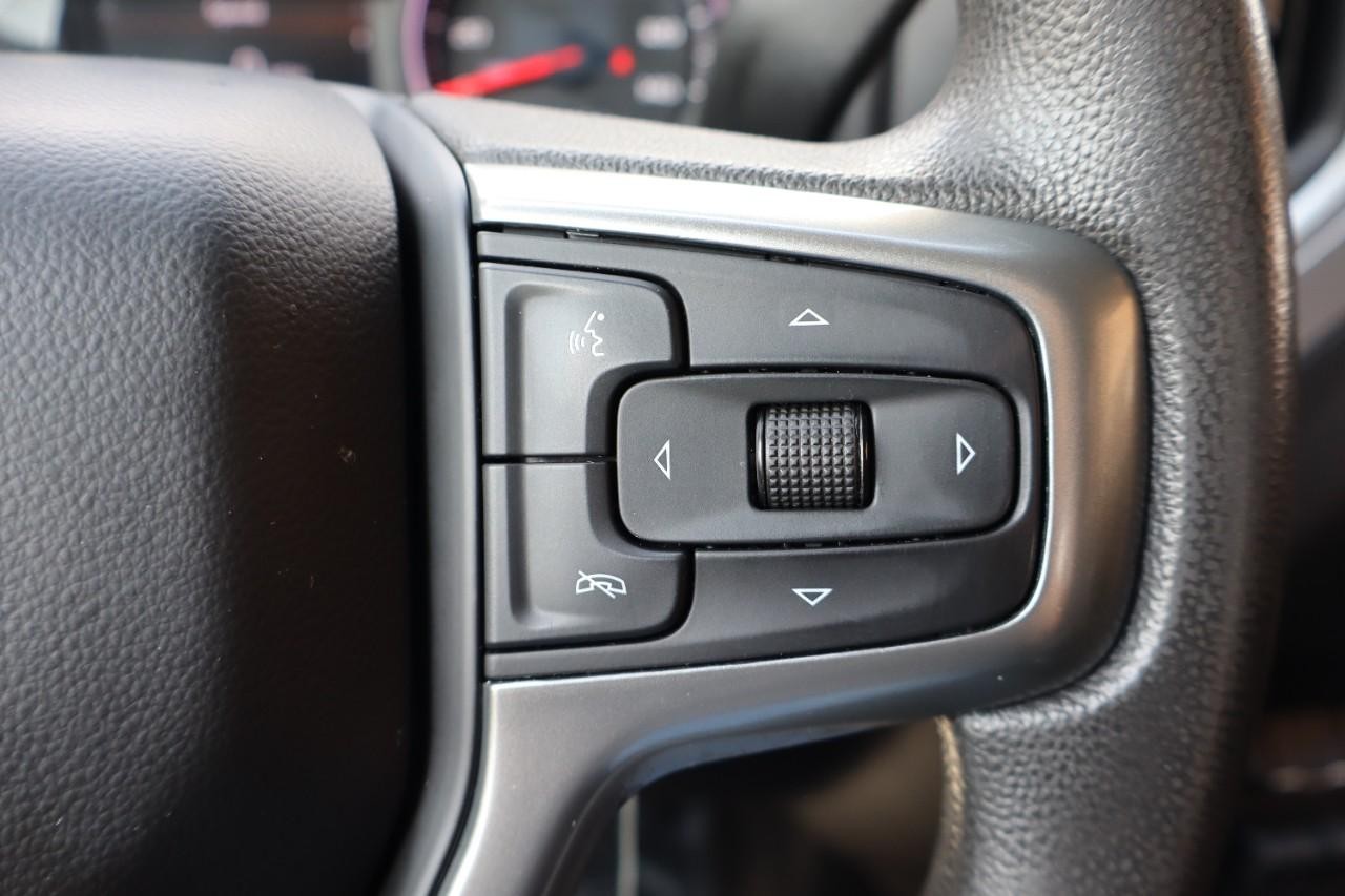 Chevrolet Silverado 3500HD Vehicle Full-screen Gallery Image 16