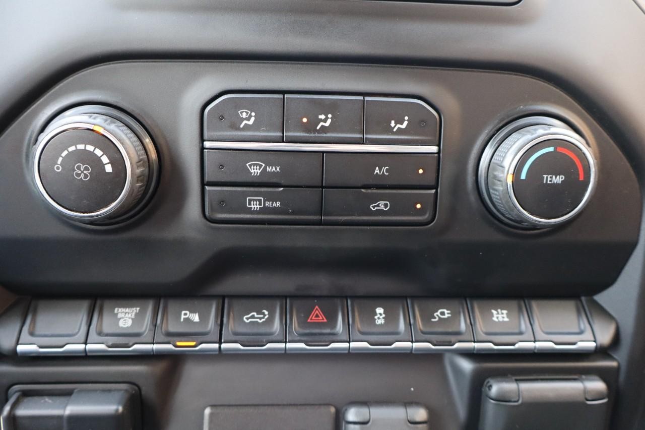 Chevrolet Silverado 3500HD Vehicle Full-screen Gallery Image 21