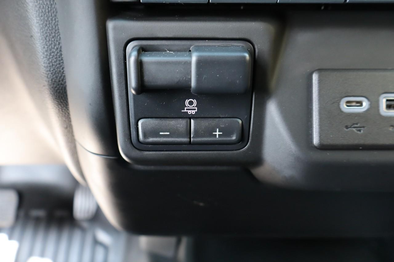 Chevrolet Silverado 3500HD Vehicle Full-screen Gallery Image 22
