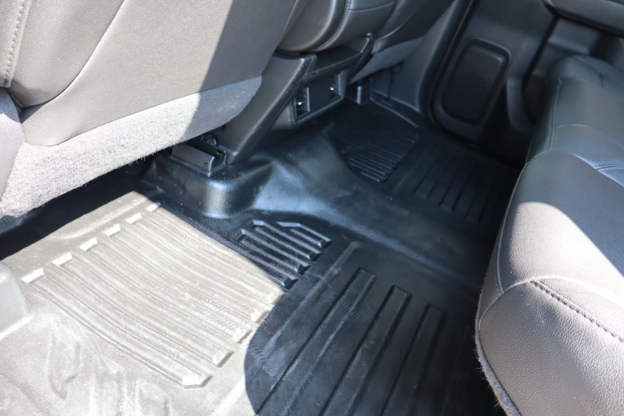 Chevrolet Silverado 3500HD Vehicle Full-screen Gallery Image 26