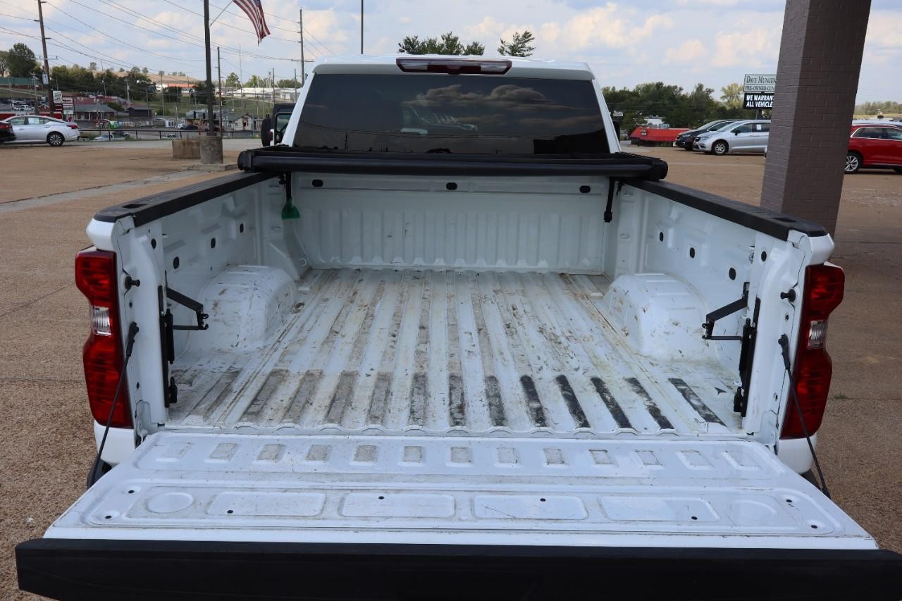 Chevrolet Silverado 3500HD Vehicle Full-screen Gallery Image 27
