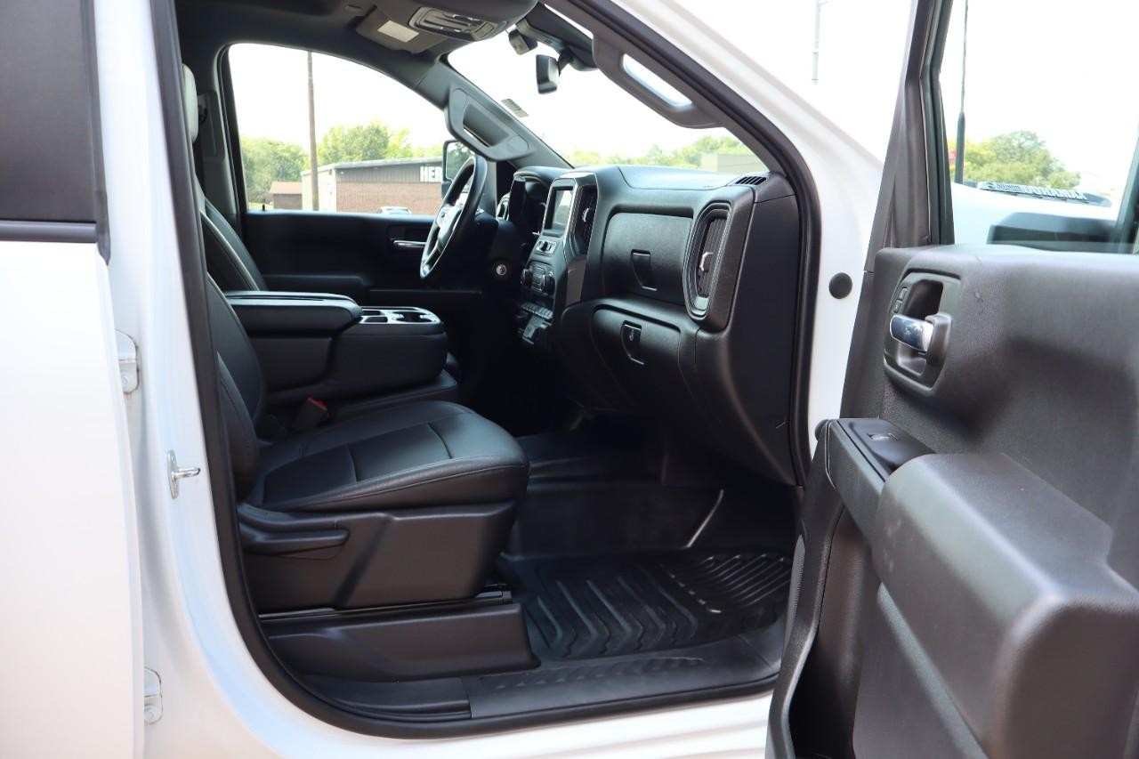 Chevrolet Silverado 3500HD Vehicle Full-screen Gallery Image 29