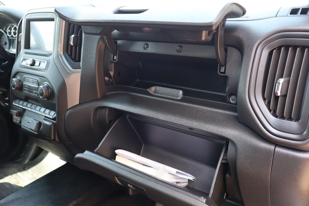 Chevrolet Silverado 3500HD Vehicle Full-screen Gallery Image 30