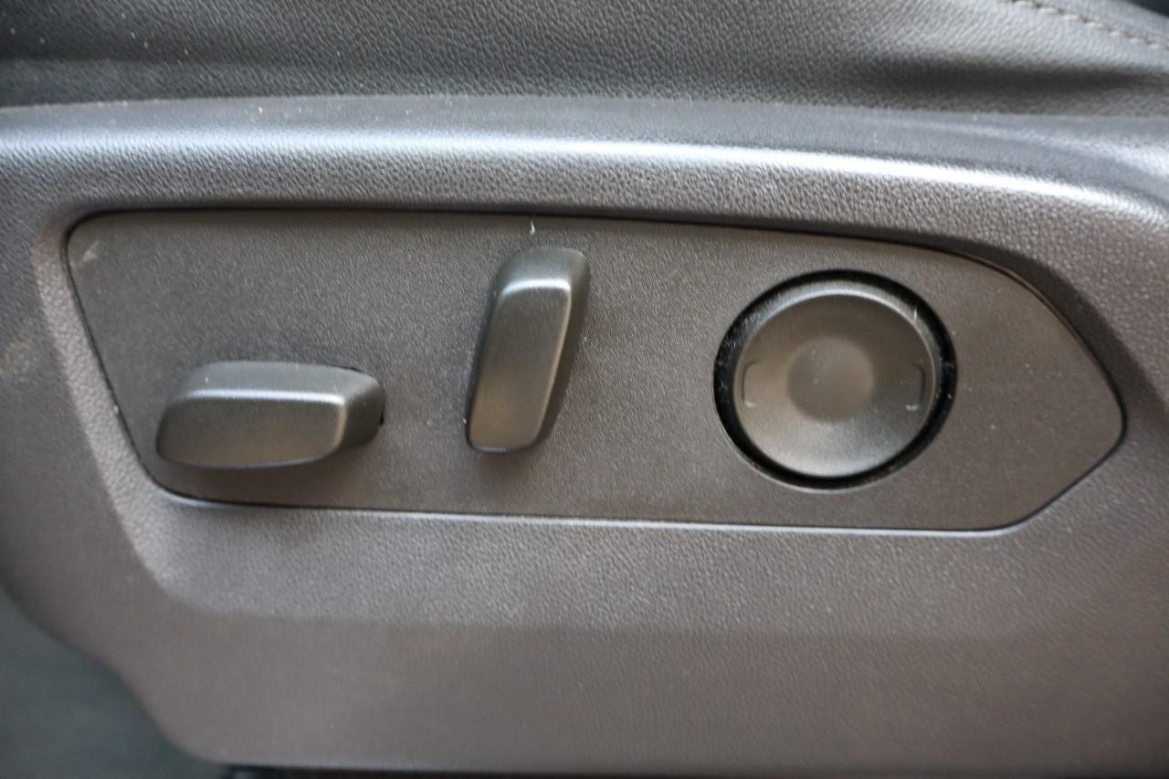 GMC Sierra 1500 Vehicle Full-screen Gallery Image 12