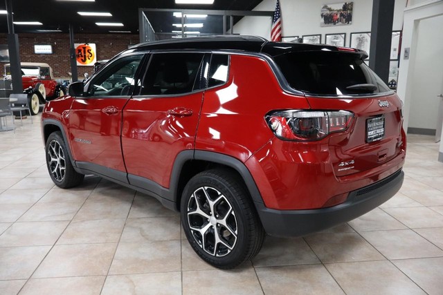 Jeep Compass Vehicle Full-screen Gallery Image 3