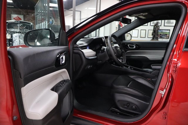Jeep Compass Vehicle Full-screen Gallery Image 9