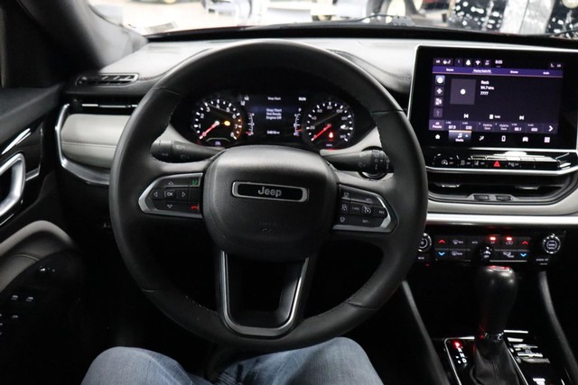 Jeep Compass Vehicle Full-screen Gallery Image 12