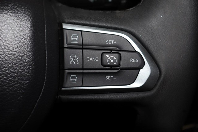 Jeep Compass Vehicle Full-screen Gallery Image 14