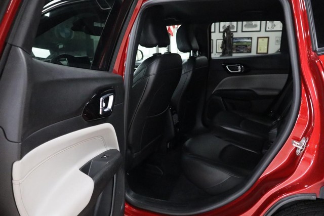 Jeep Compass Vehicle Full-screen Gallery Image 21