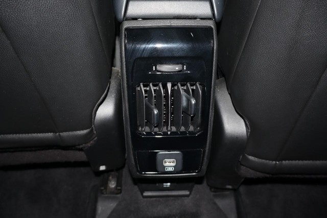 Jeep Compass Vehicle Full-screen Gallery Image 23