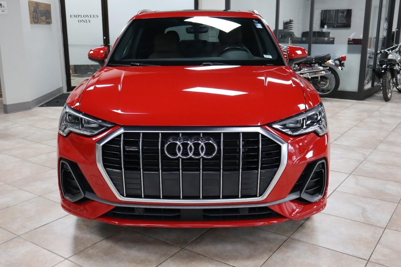 Audi Q3 Vehicle Full-screen Gallery Image 08