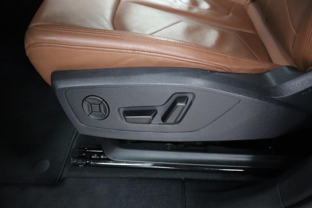 Audi Q3 Vehicle Full-screen Gallery Image 10
