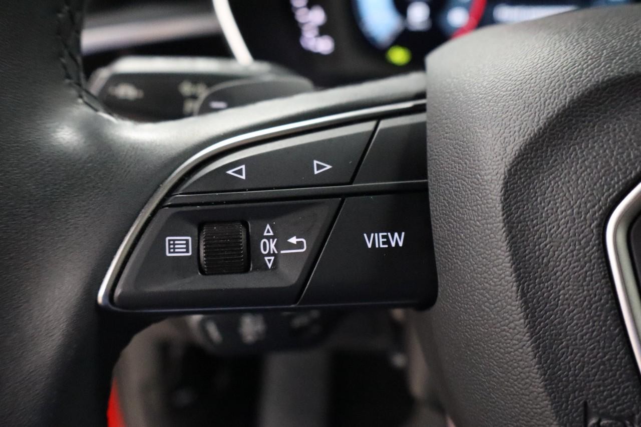 Audi Q3 Vehicle Full-screen Gallery Image 13