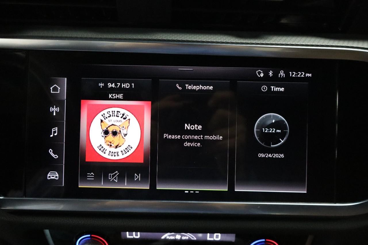 Audi Q3 Vehicle Full-screen Gallery Image 15