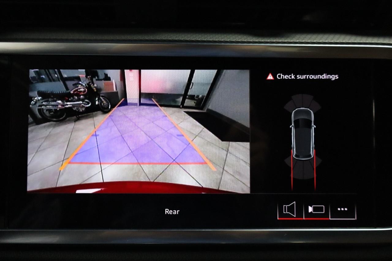 Audi Q3 Vehicle Full-screen Gallery Image 18