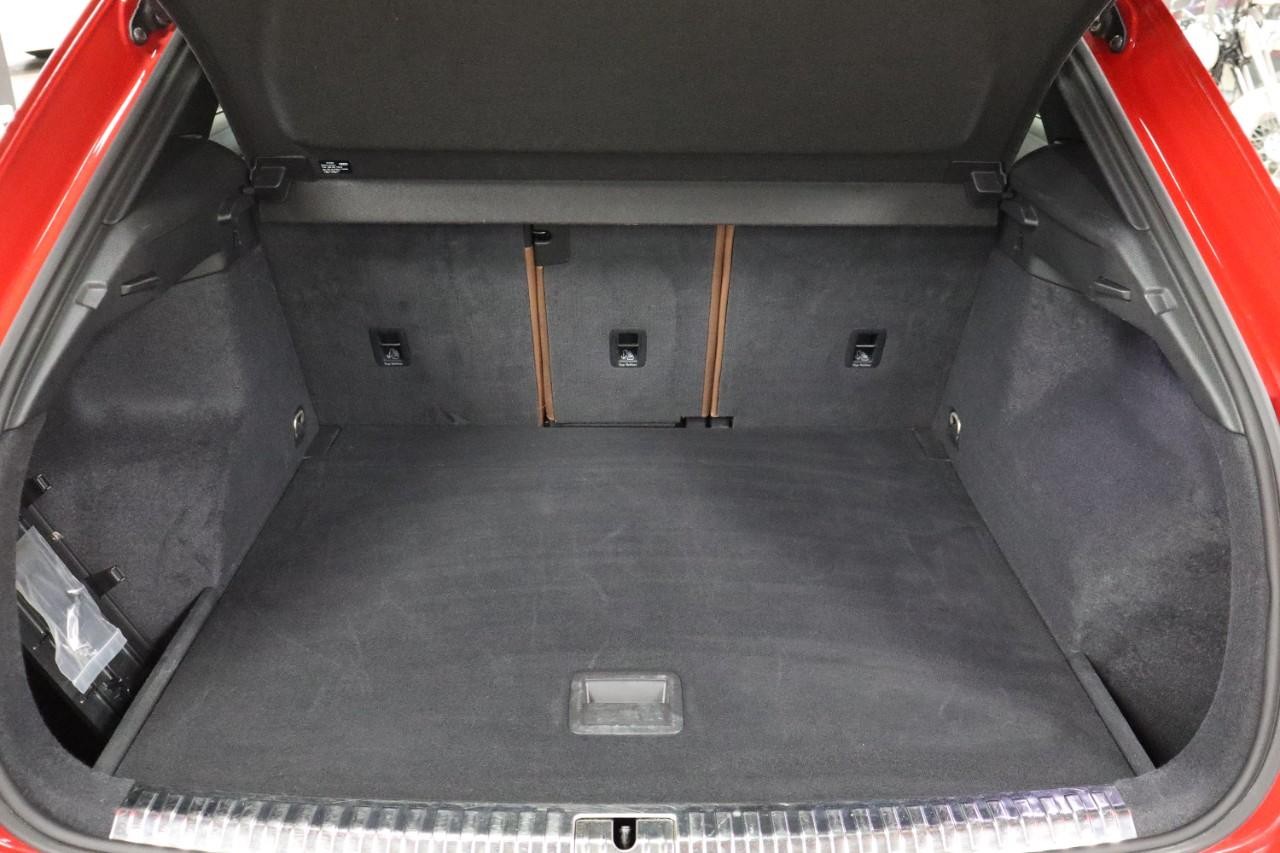 Audi Q3 Vehicle Full-screen Gallery Image 20