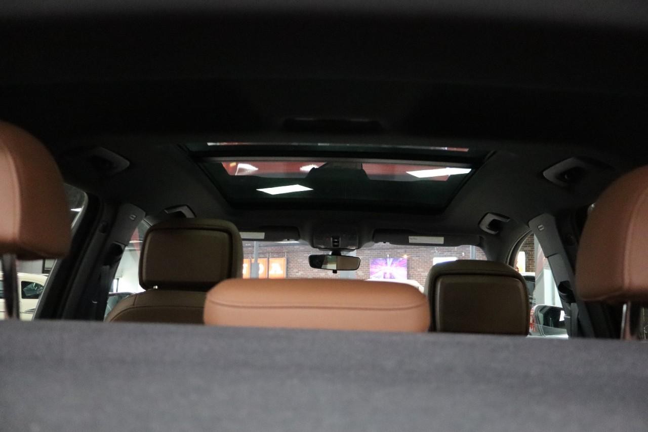 Audi Q3 Vehicle Full-screen Gallery Image 21
