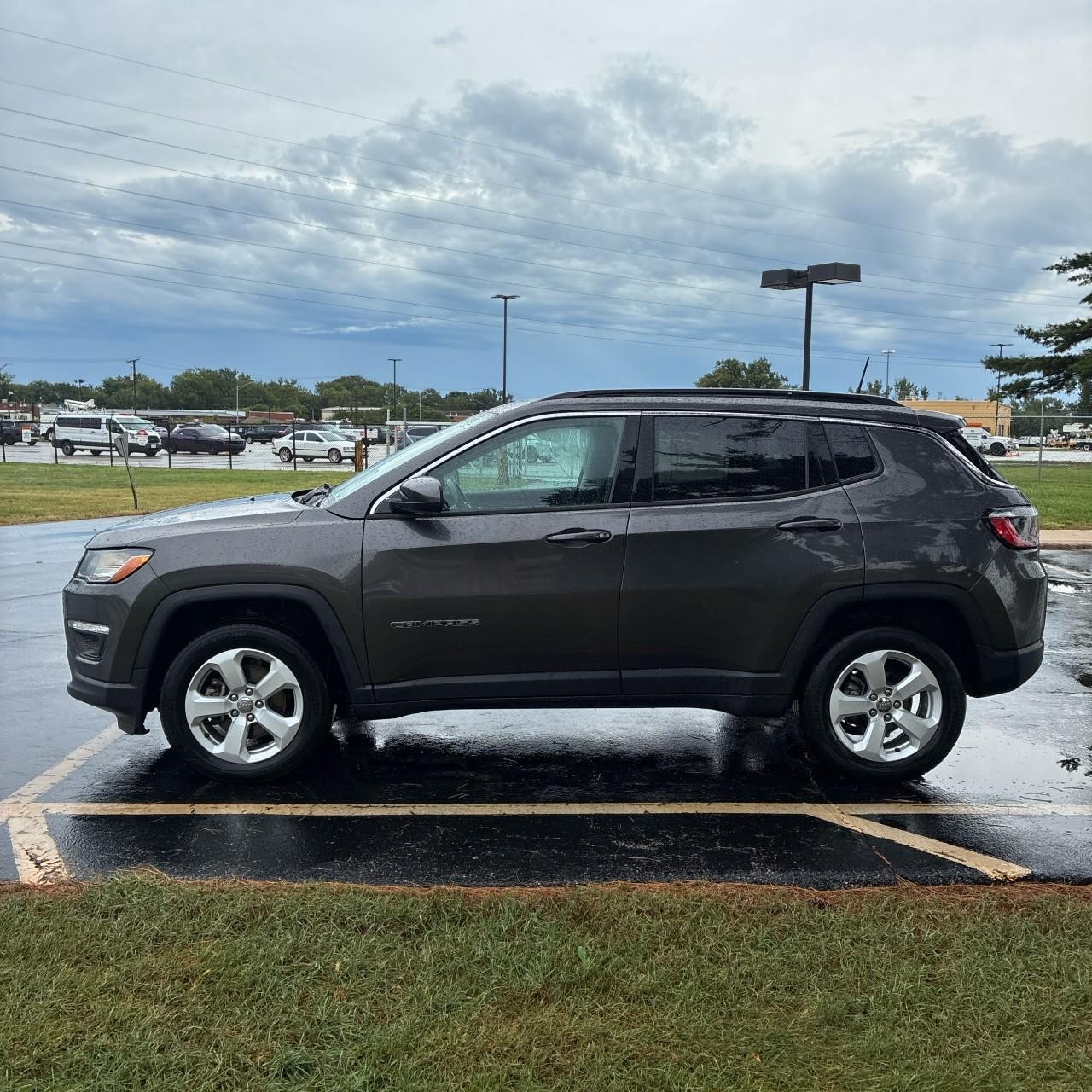 Jeep Compass Vehicle Full-screen Gallery Image 2