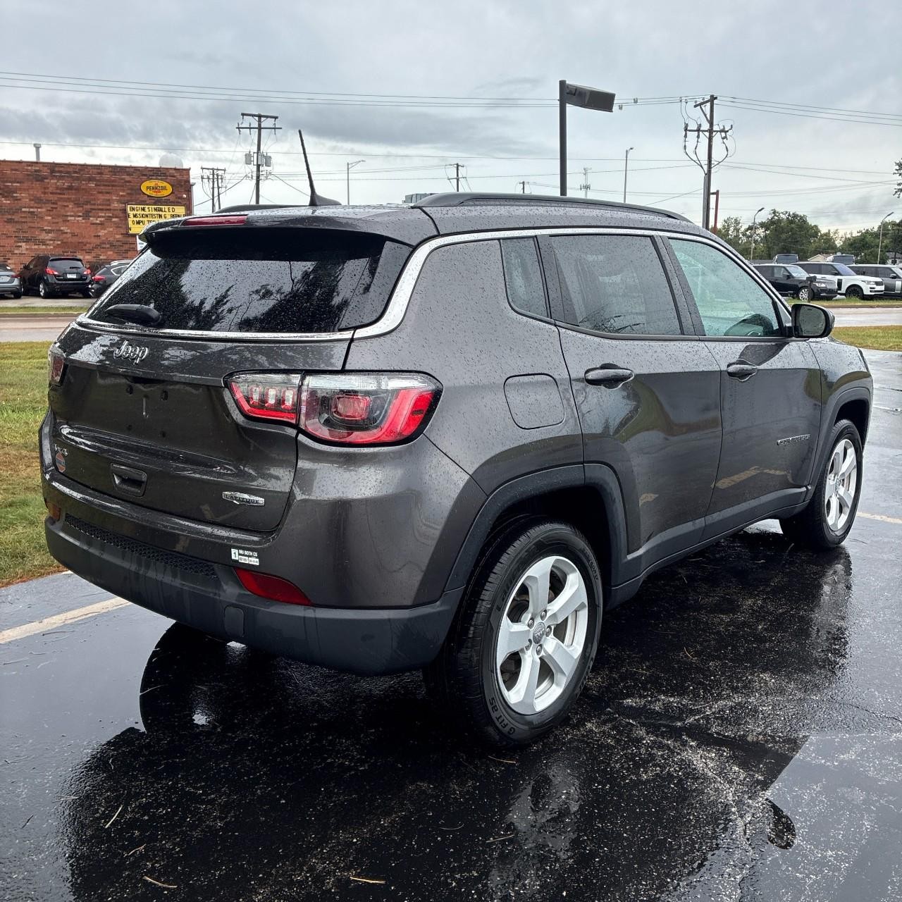 Jeep Compass Vehicle Full-screen Gallery Image 5