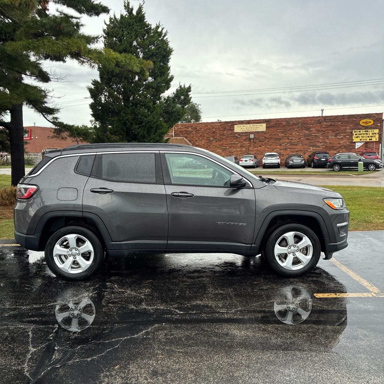 Jeep Compass Vehicle Full-screen Gallery Image 6
