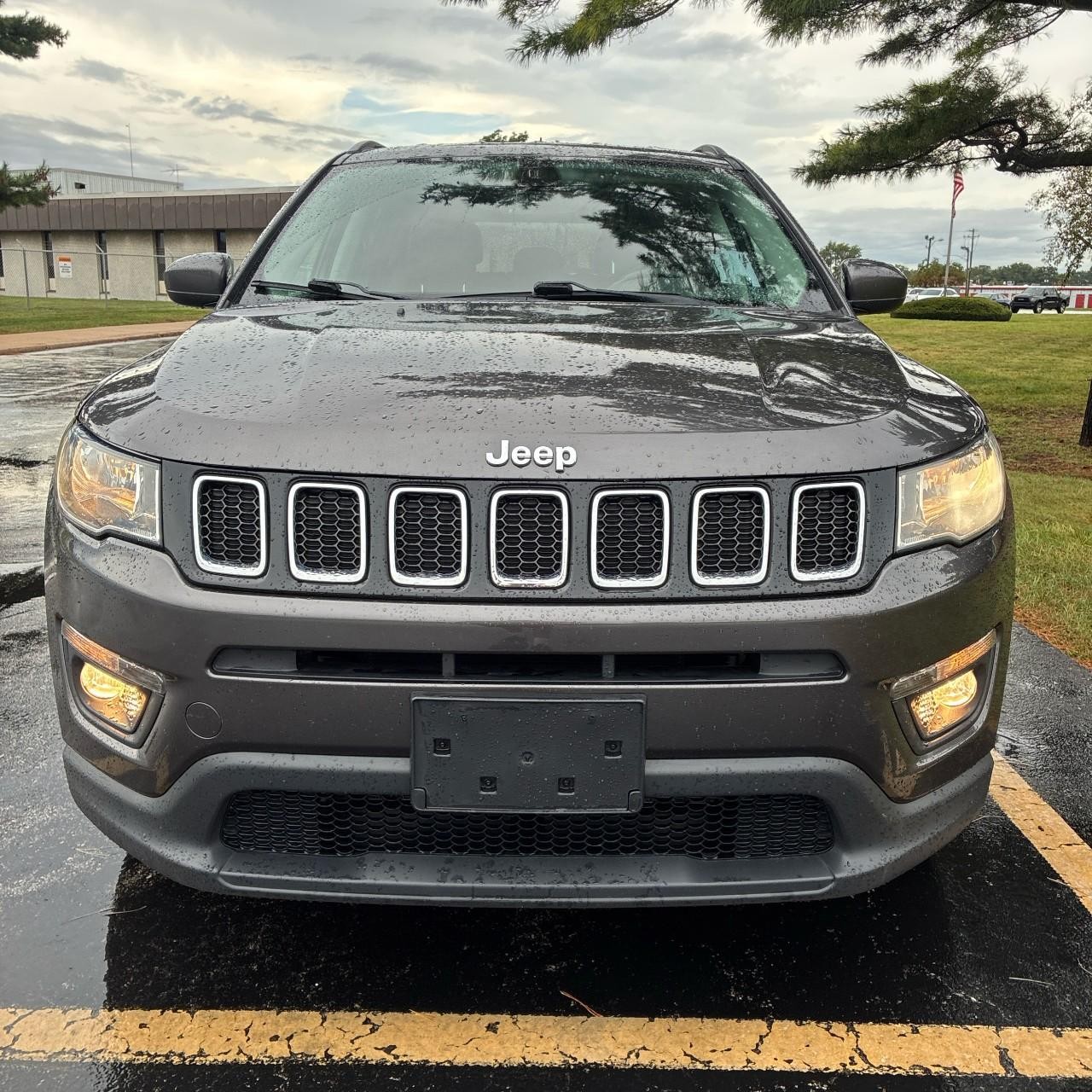 Jeep Compass Vehicle Full-screen Gallery Image 8