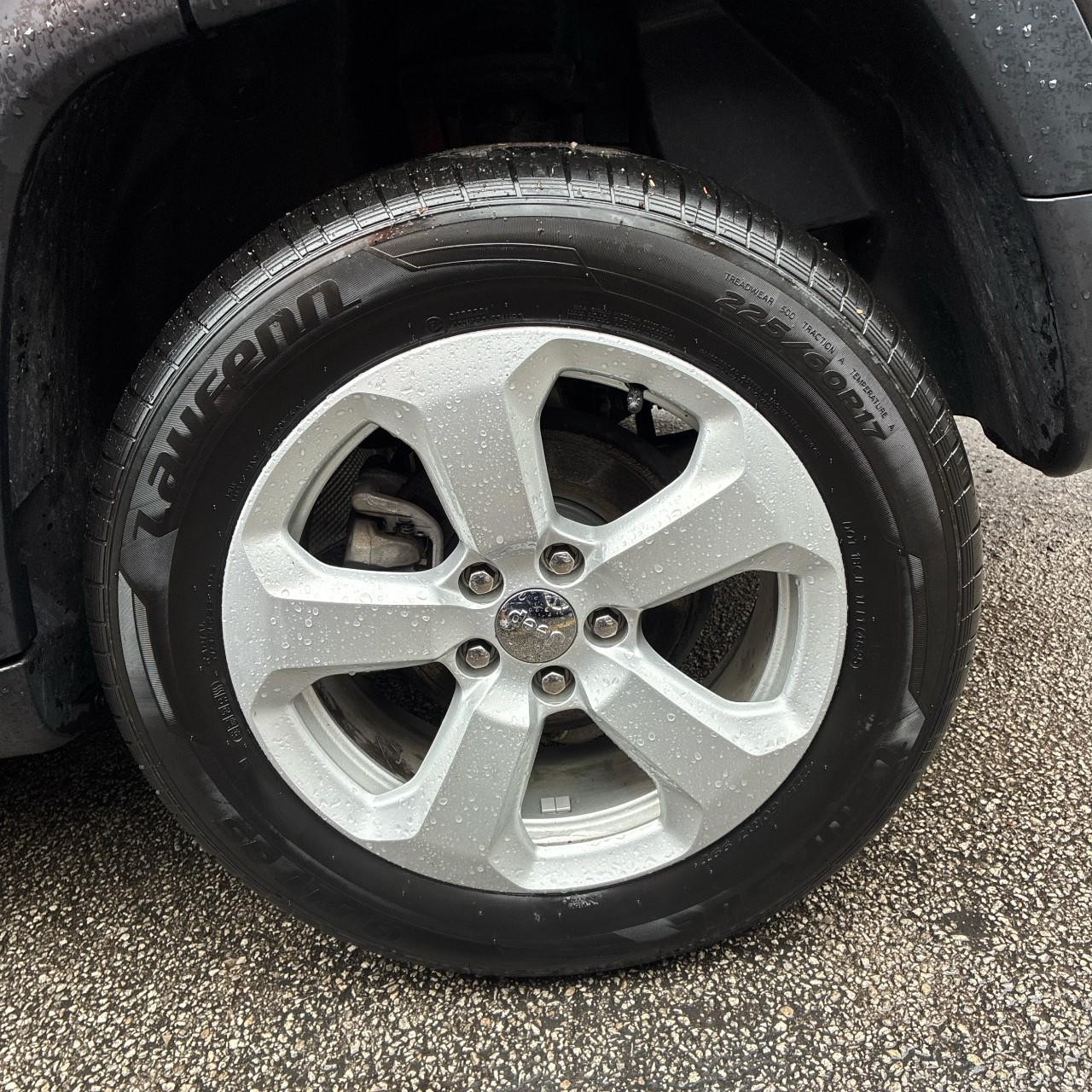 Jeep Compass Vehicle Full-screen Gallery Image 9