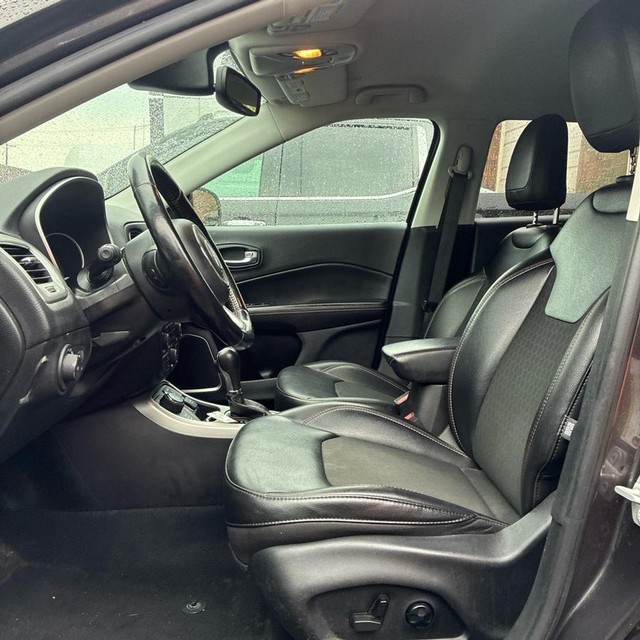 Jeep Compass Vehicle Full-screen Gallery Image 10