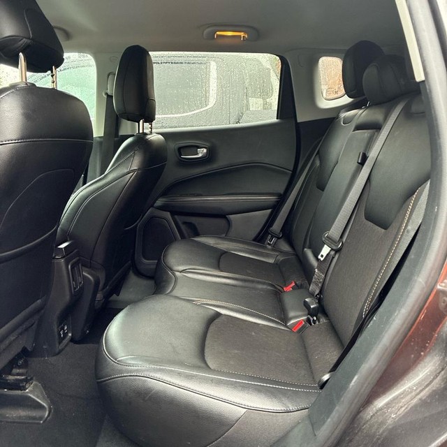 Jeep Compass Vehicle Full-screen Gallery Image 12