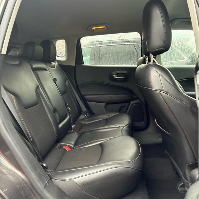 Jeep Compass Vehicle Full-screen Gallery Image 13