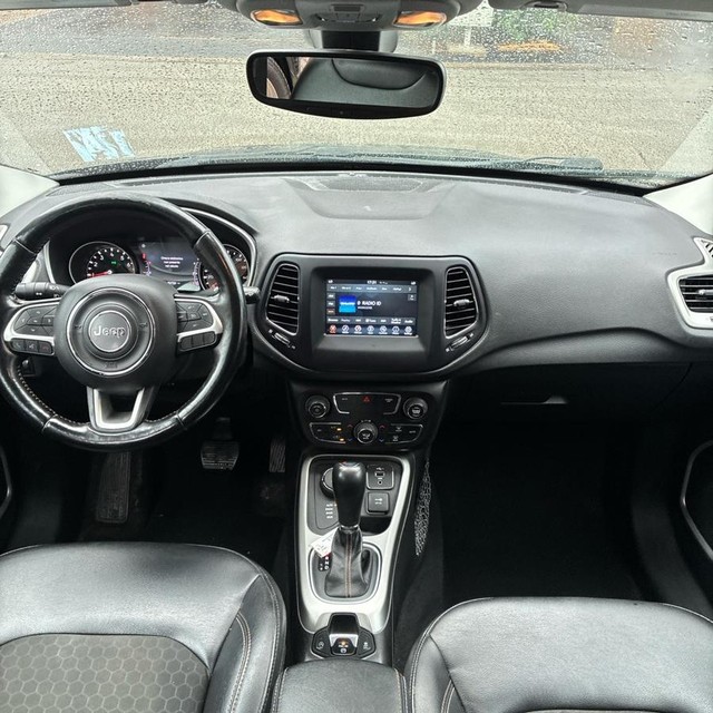 Jeep Compass Vehicle Full-screen Gallery Image 14