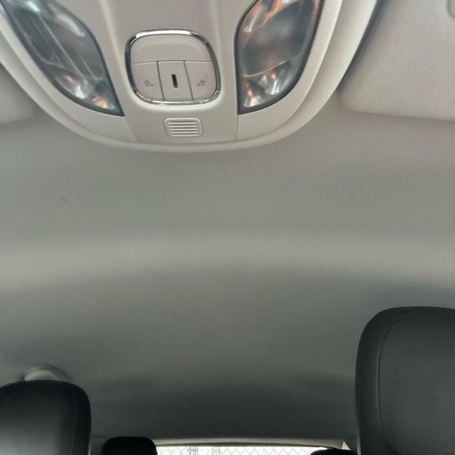 Jeep Compass Vehicle Full-screen Gallery Image 17