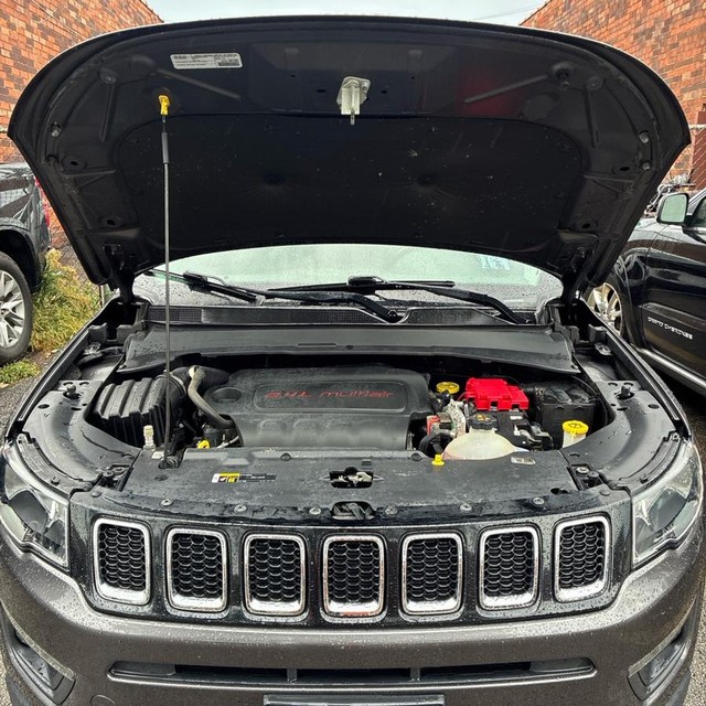 Jeep Compass Vehicle Full-screen Gallery Image 19