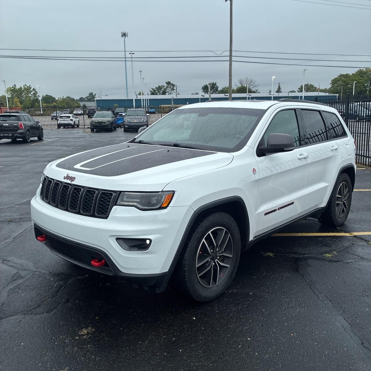 Jeep Grand Cherokee Vehicle Full-screen Gallery Image 2