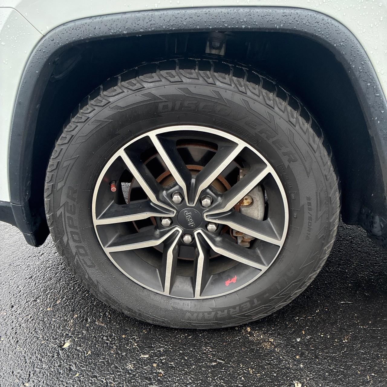 Jeep Grand Cherokee Vehicle Full-screen Gallery Image 7