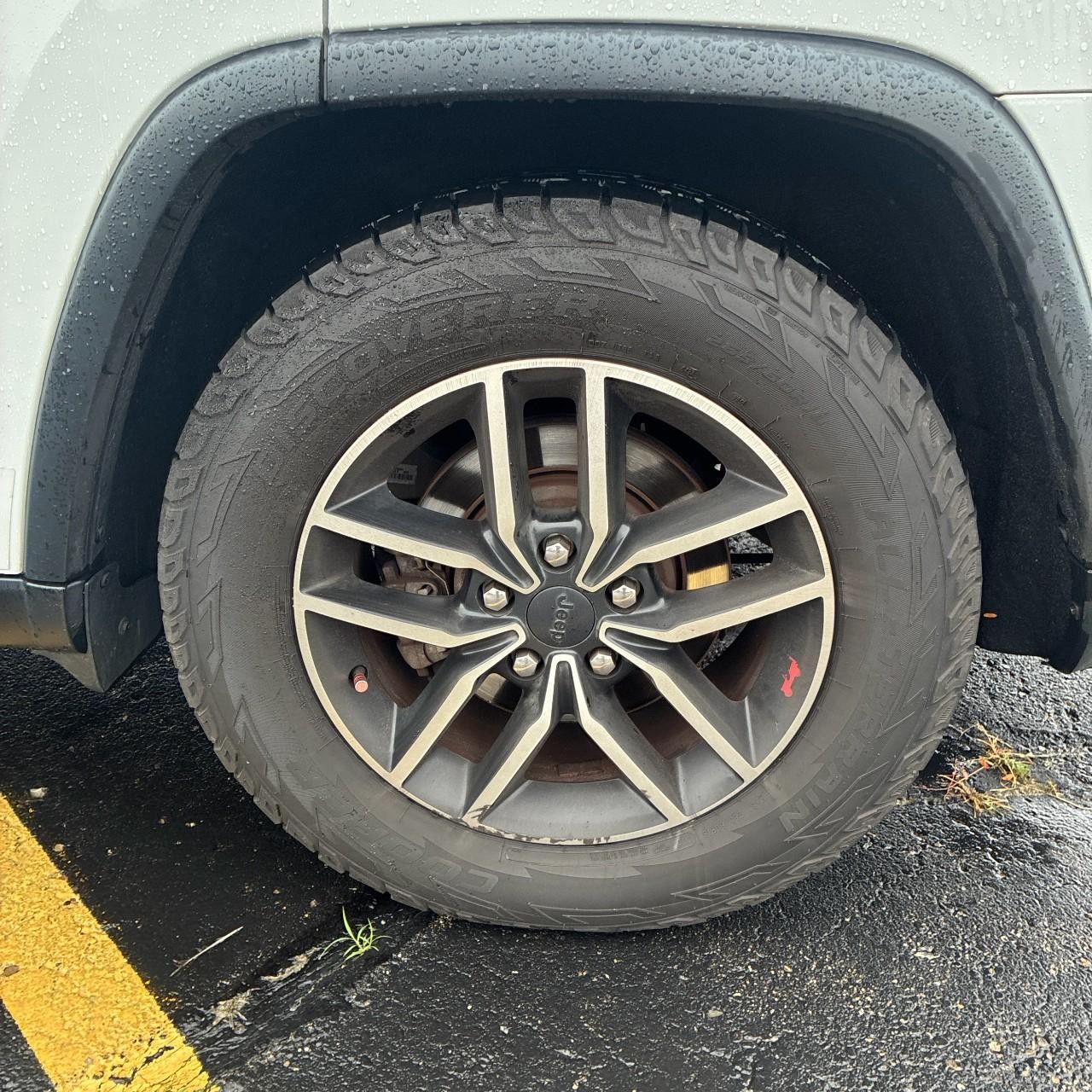 Jeep Grand Cherokee Vehicle Full-screen Gallery Image 8