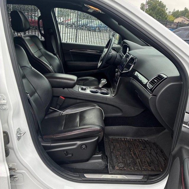 Jeep Grand Cherokee Vehicle Full-screen Gallery Image 10