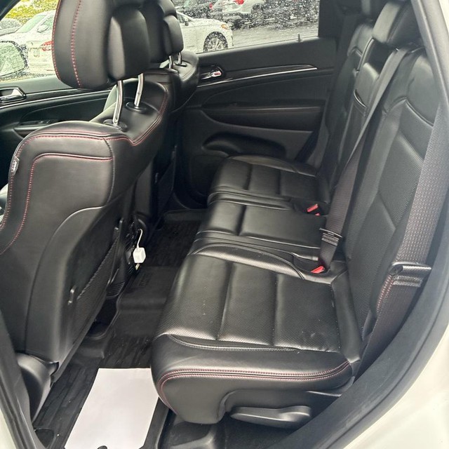 Jeep Grand Cherokee Vehicle Full-screen Gallery Image 11