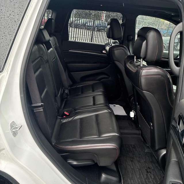 Jeep Grand Cherokee Vehicle Full-screen Gallery Image 12