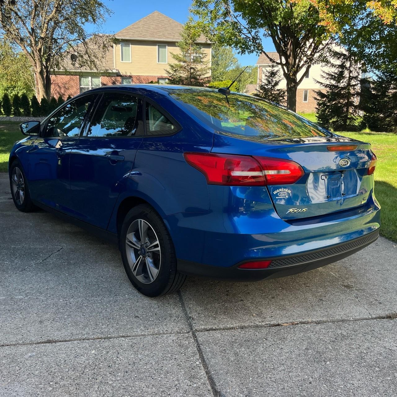 Ford Focus Vehicle Full-screen Gallery Image 3