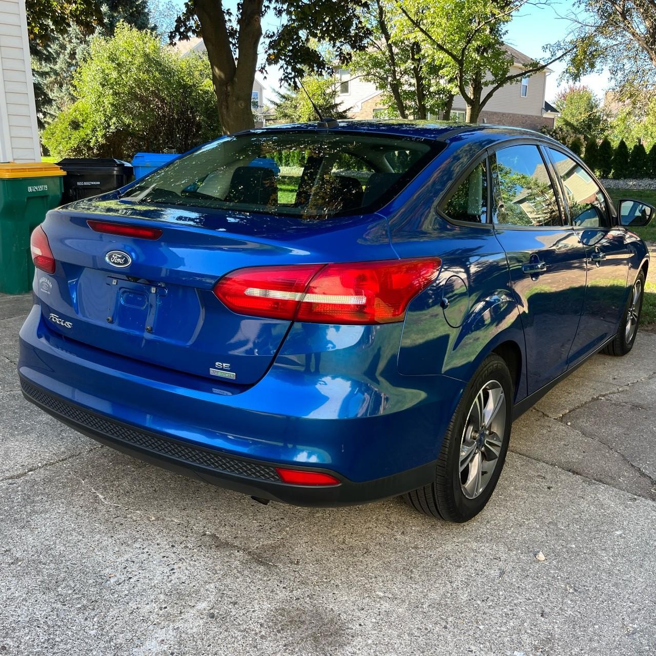 Ford Focus Vehicle Full-screen Gallery Image 5