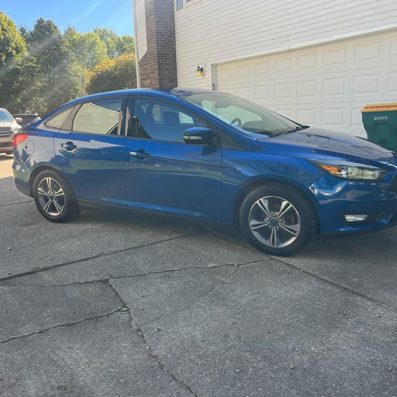 Ford Focus Vehicle Full-screen Gallery Image 6