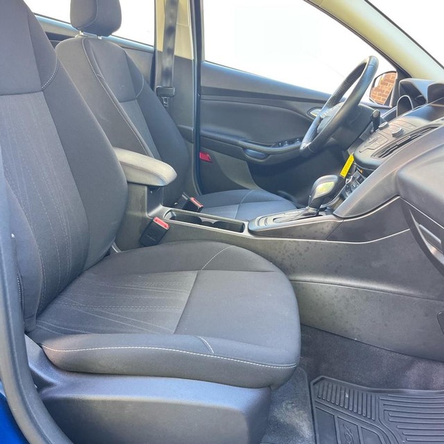 Ford Focus Vehicle Full-screen Gallery Image 10