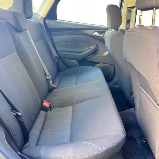 Ford Focus Vehicle Full-screen Gallery Image 12