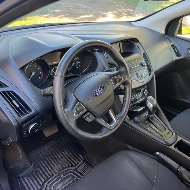 Ford Focus Vehicle Full-screen Gallery Image 13