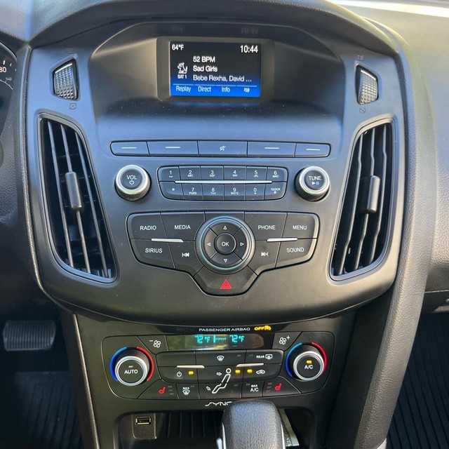 Ford Focus Vehicle Full-screen Gallery Image 14