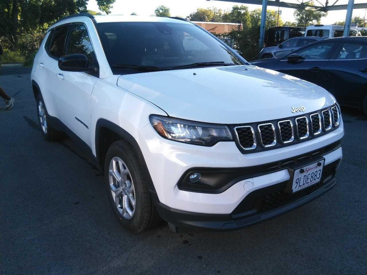 Jeep Compass Vehicle Full-screen Gallery Image 4