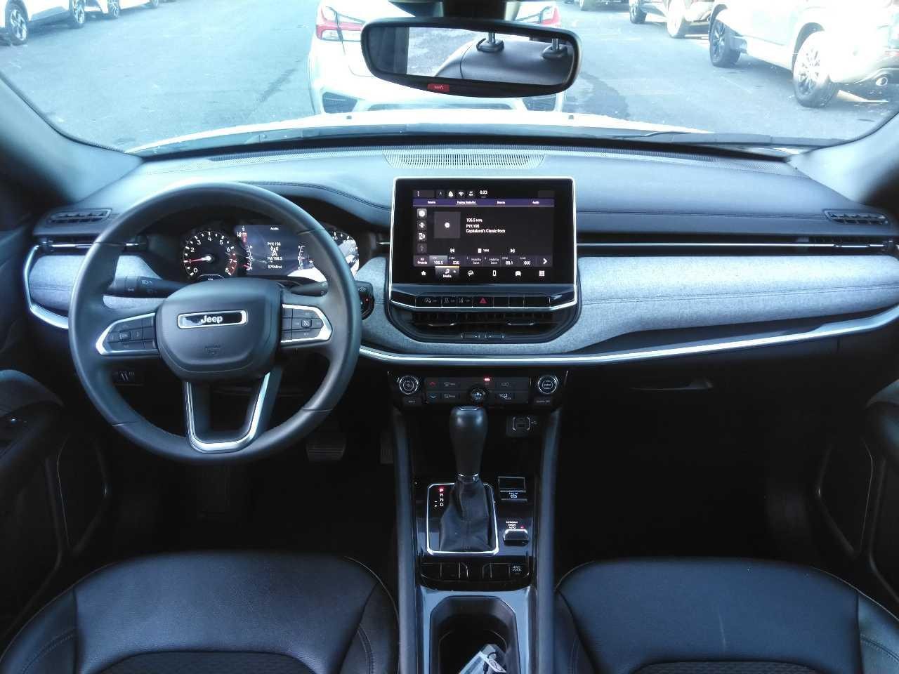 Jeep Compass Vehicle Full-screen Gallery Image 5